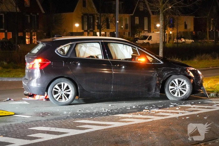 Auto's zwaar beschadigd na botsing op kruising