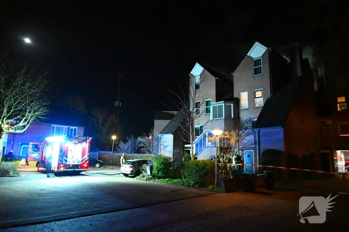 Persoon gered uit brandende woning