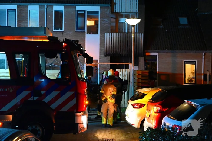 Persoon gered uit brandende woning