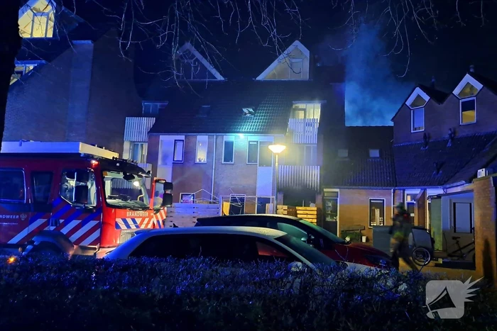 Persoon gered uit brandende woning