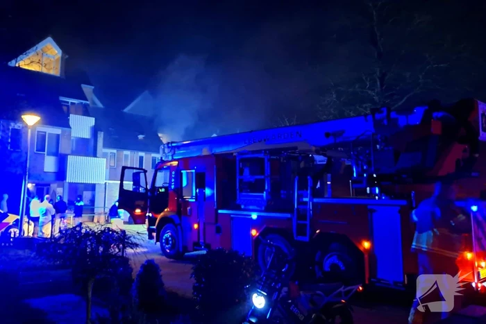 Persoon gered uit brandende woning