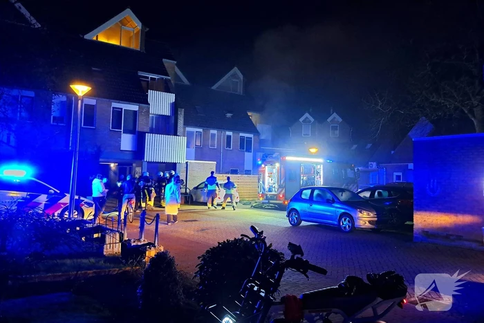 Persoon gered uit brandende woning