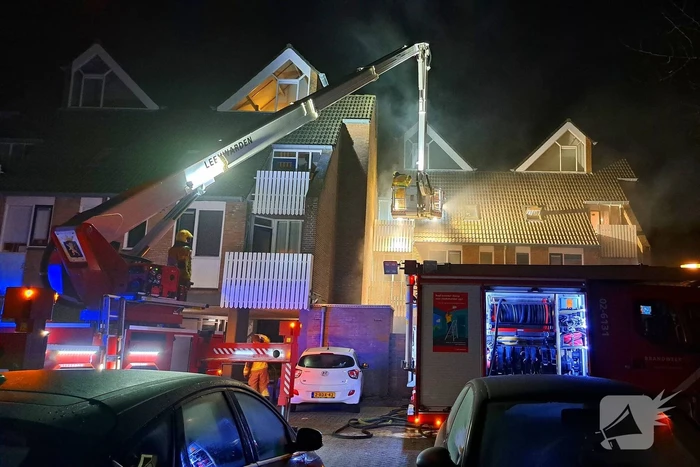 Persoon gered uit brandende woning