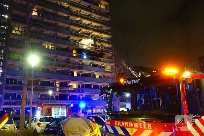 Deel van flat ontruimd wegens grote brand