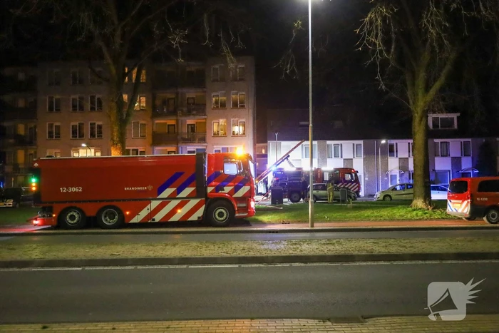 Flatgebouw ontruimd na grote brand in meerdere schuren