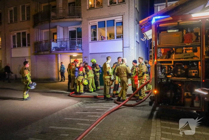 Flatgebouw ontruimd na grote brand in meerdere schuren