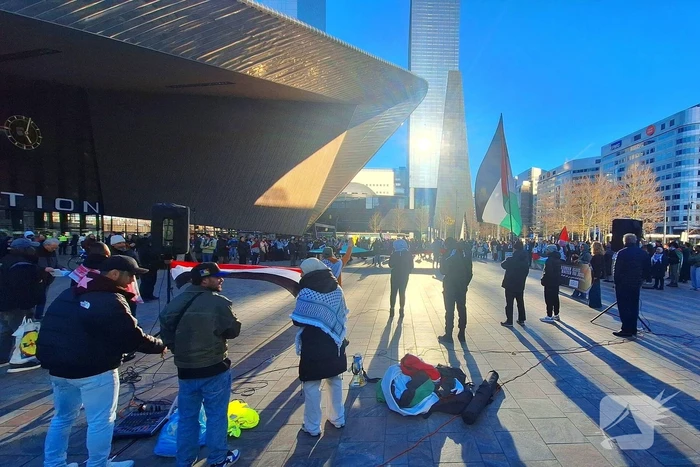 Pro Palestina demonstratie voor centraal station