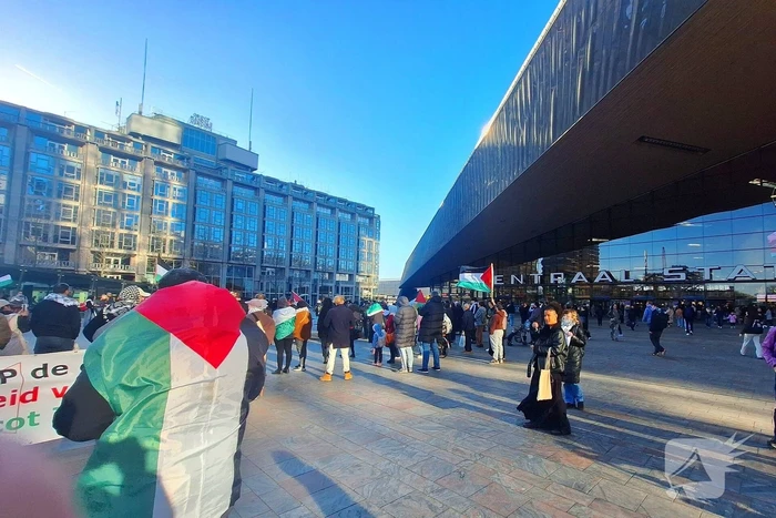 Pro Palestina demonstratie voor centraal station