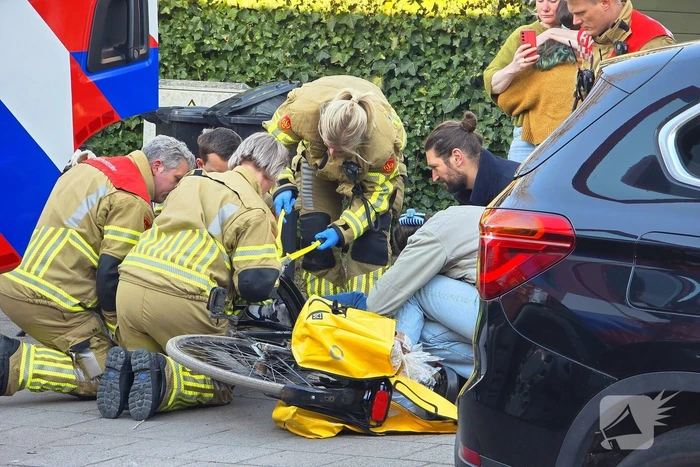 Brandweer bevrijdt Kind uit fietswiel
