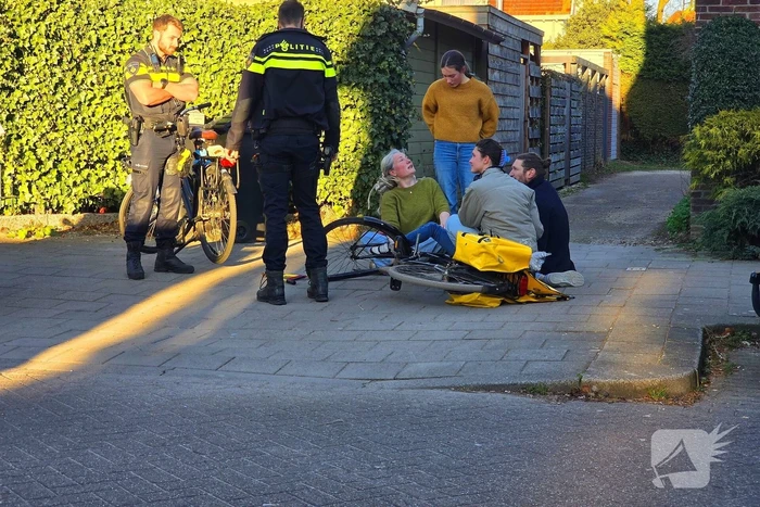 Brandweer bevrijdt Kind uit fietswiel