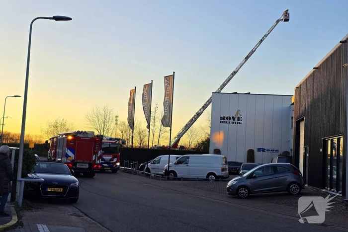Uitslaande brand in bedrijfspand