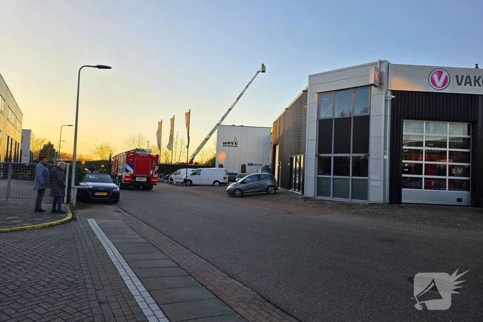 Uitslaande brand in bedrijfspand