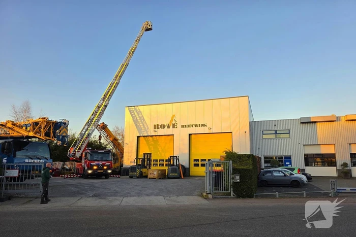 Uitslaande brand in bedrijfspand