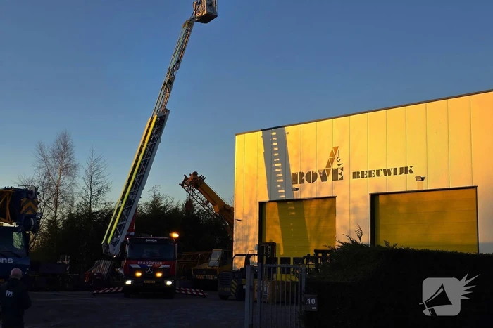 Uitslaande brand in bedrijfspand
