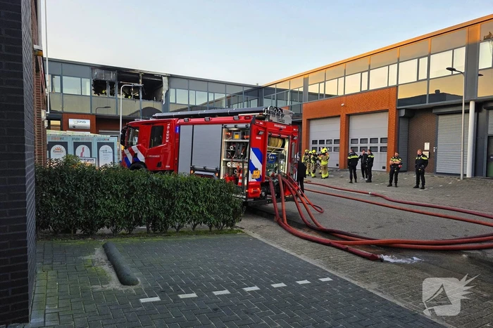 Uitslaande brand in bedrijfspand