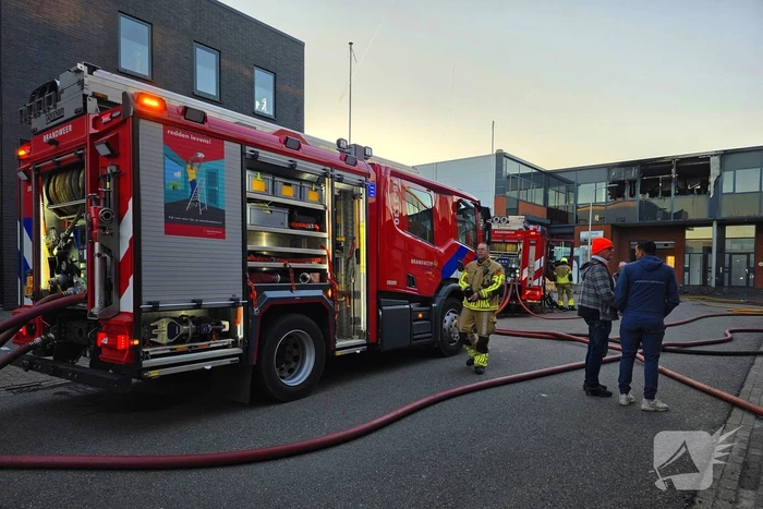 Uitslaande brand in bedrijfspand