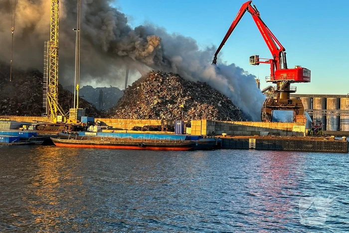 Grote brand in buitenopslag havengebied