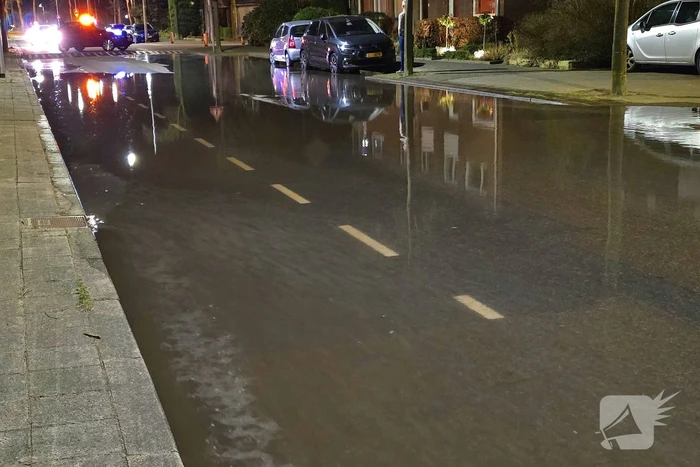 Straten onder water door leidingbreuk
