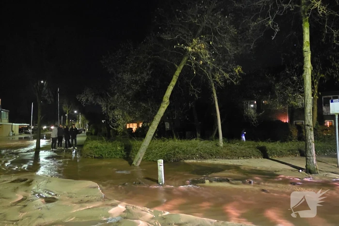 Straten onder water door leidingbreuk