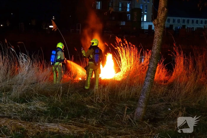 Brandweer bestrijdt natuurbrand