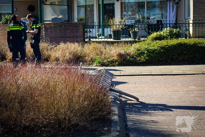 Jonge dame vervoerd naar ziekenhuis na fietsongeval