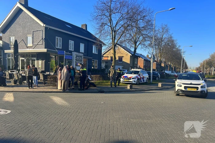Kentekenplaat en bumper beschadigd na aanrijding