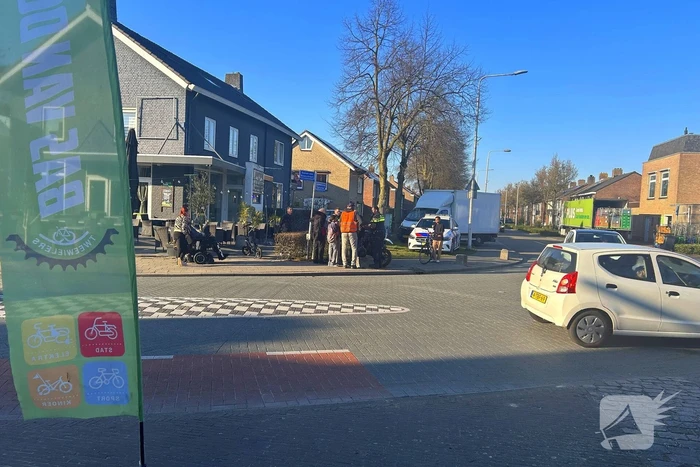 Kentekenplaat en bumper beschadigd na aanrijding