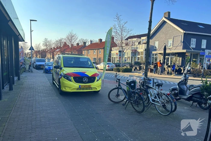 Kentekenplaat en bumper beschadigd na aanrijding