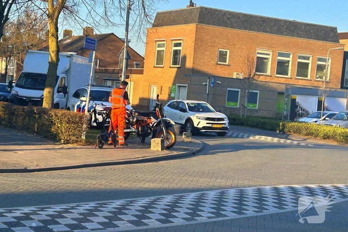 Kentekenplaat en bumper beschadigd na aanrijding