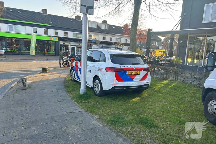 Kentekenplaat en bumper beschadigd na aanrijding