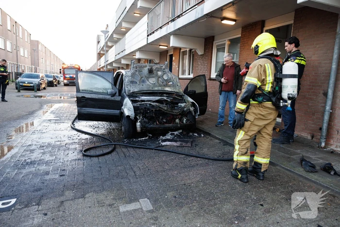 Auto in brand tijdens klusje