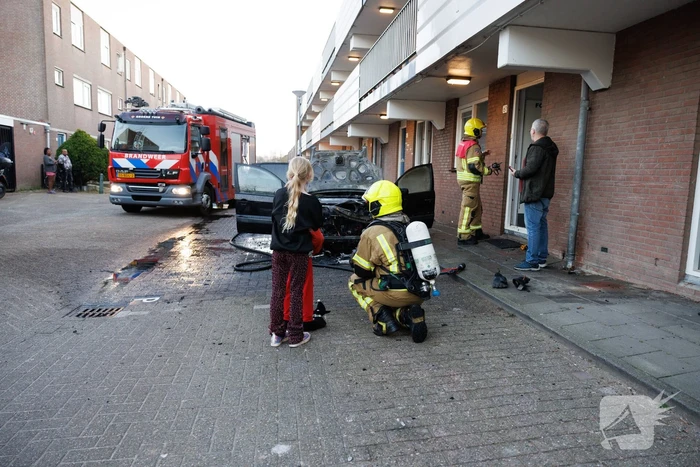 Auto in brand tijdens klusje