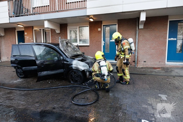Auto in brand tijdens klusje