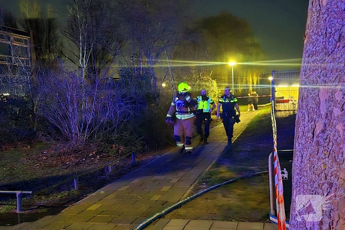 Brandweer forceert deur om brand te bestrijden