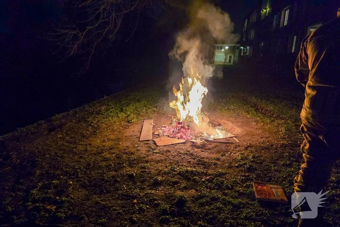 Brandweer dooft buitenbrand