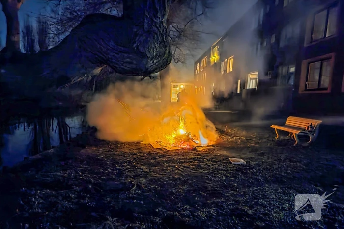 Brandweer dooft buitenbrand