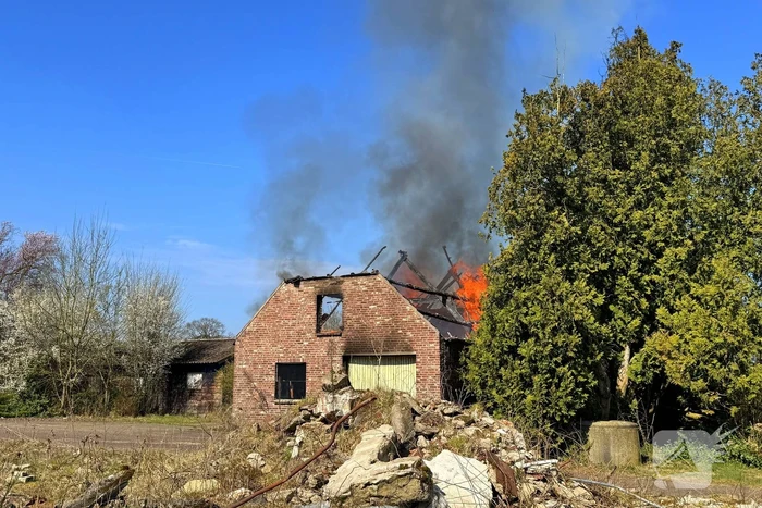 Flinke rookontwikkeling bij schuurbrand