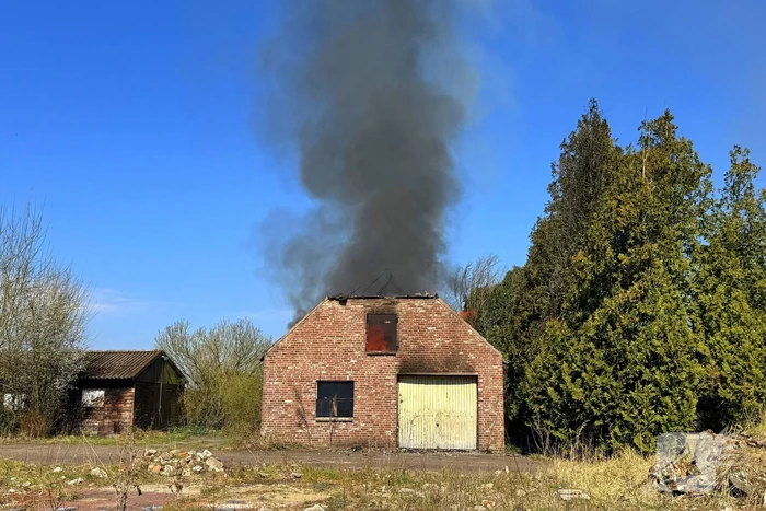 Flinke rookontwikkeling bij schuurbrand