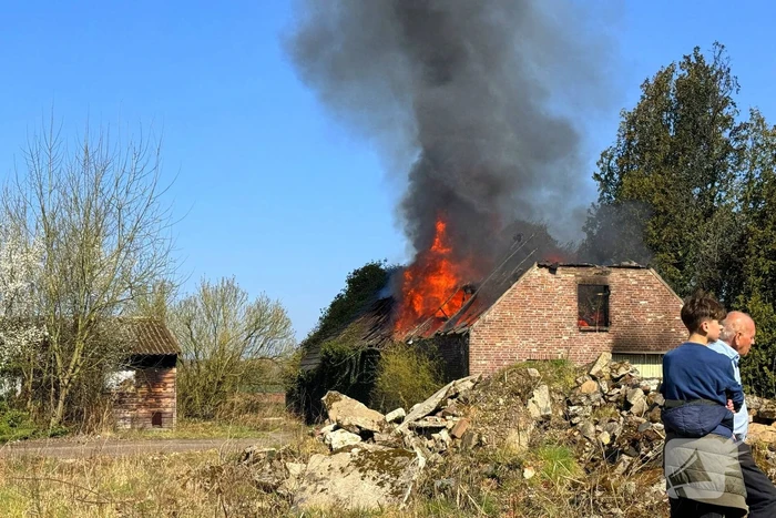 Flinke rookontwikkeling bij schuurbrand