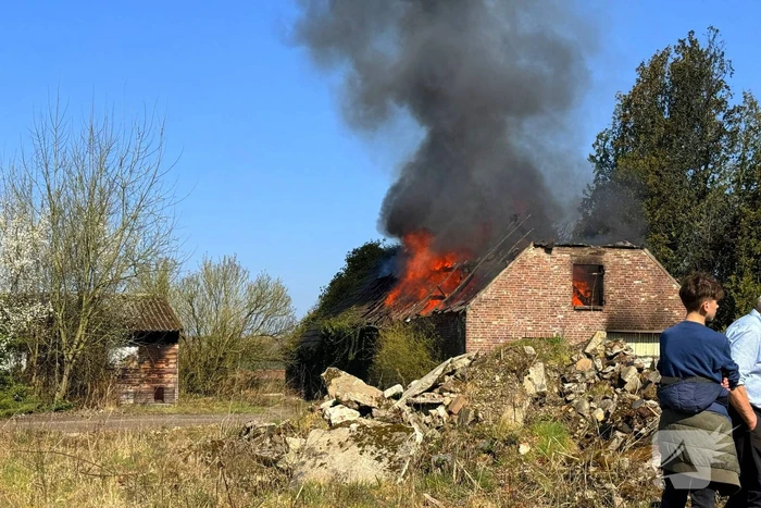 Flinke rookontwikkeling bij schuurbrand