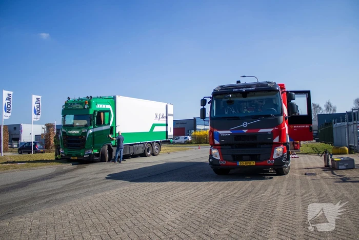 Diesel lekt van vrachtwagen na ongeval