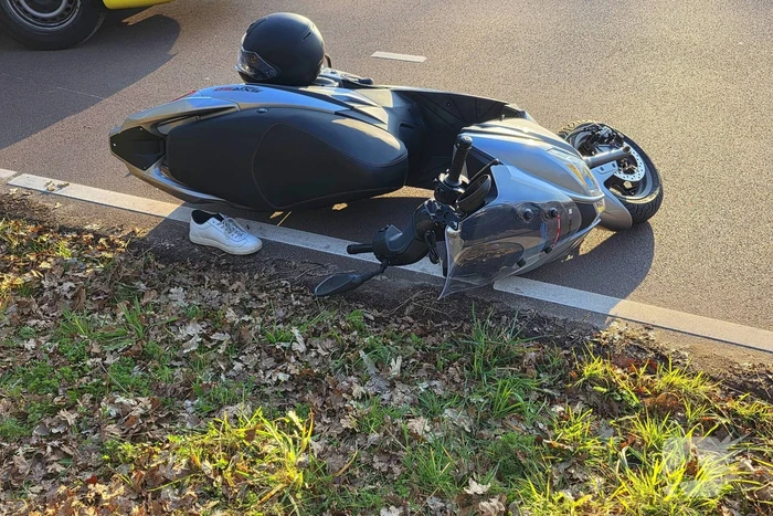 Scooterrijder en fietser botsen op fietspad
