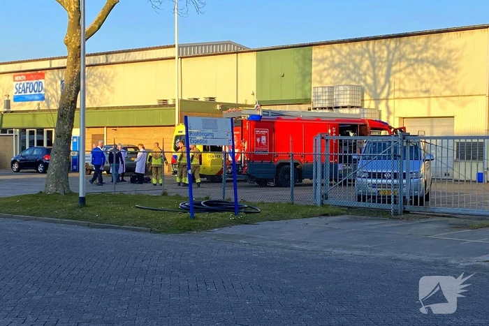 Persoon bekneld in bedrijfspand