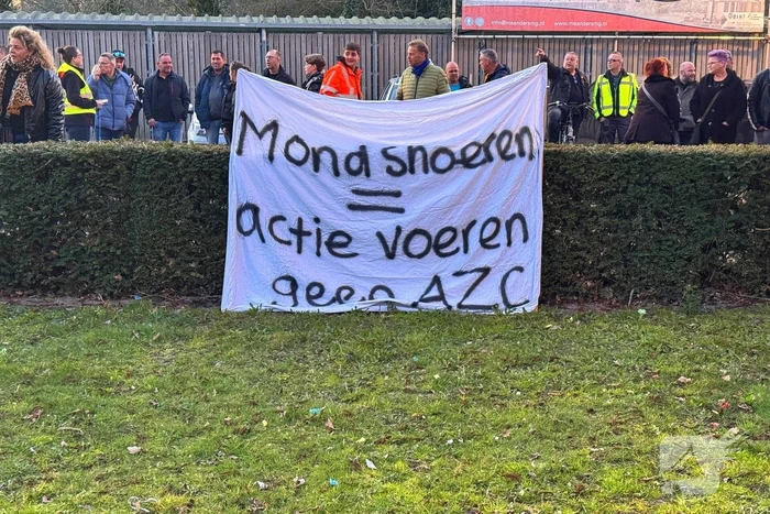 Bewoners demonstreren tegen AZC