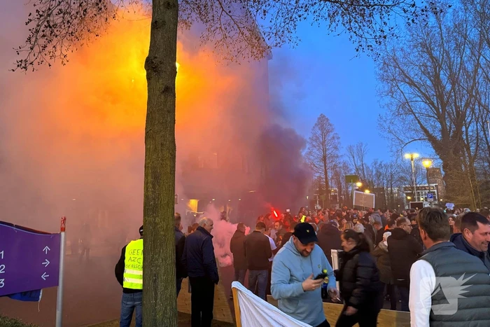 Bewoners demonstreren tegen AZC