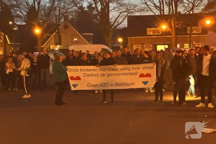 Bewoners demonstreren tegen AZC