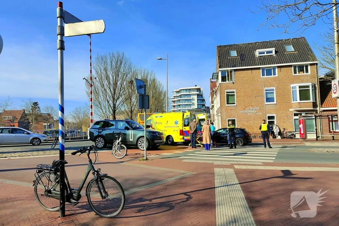 Fietser naar ziekenhuis na aanrijding