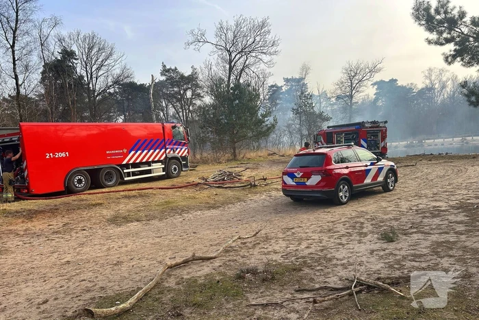 Brandweer strijdt tegen natuurbrand