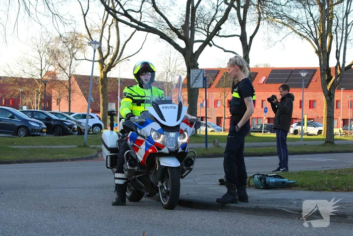 Botsing tussen auto en motor veroorzaakt valpartij