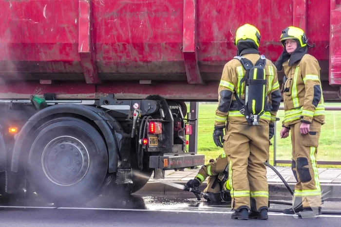 Brandmelding bij vrachtwagen door vastgelopen rem